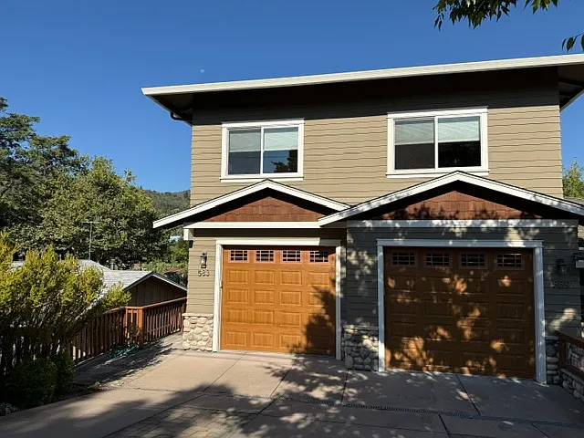 Oak St — Photo 1