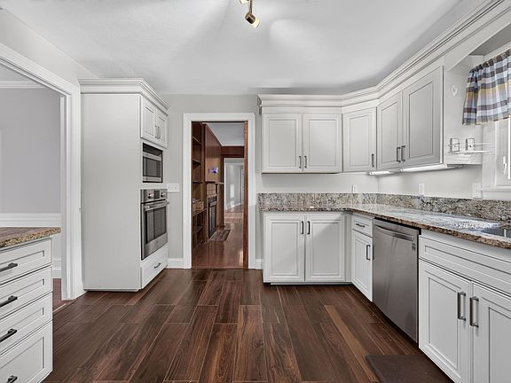 5th image of 27 W Adelaide Avenue