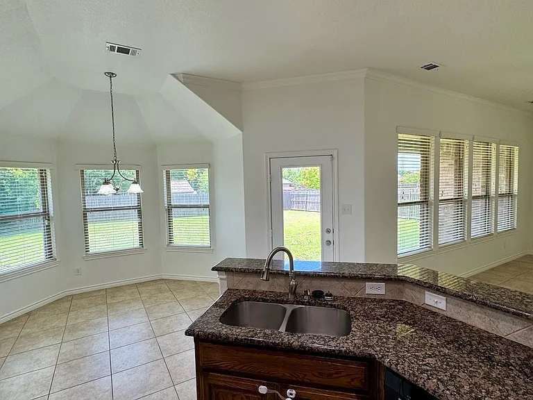 1104 Serendipity Cir — Photo 5