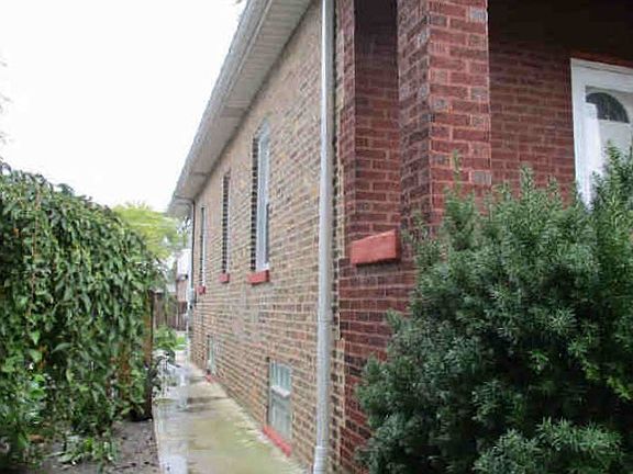 4th image of 3925 Euclid Ave