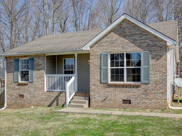 395 Brook Mead Dr, Clarksville, TN 37042