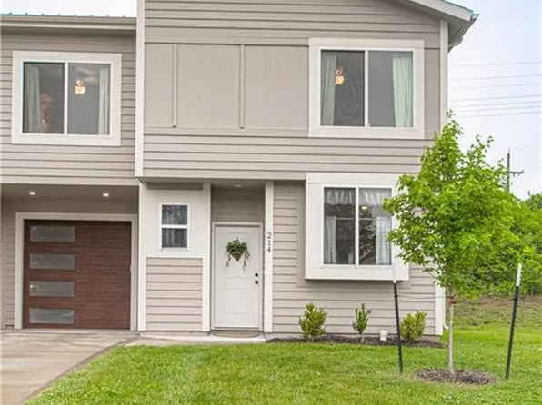 214 N McGee St, Tonganoxie, KS 66086