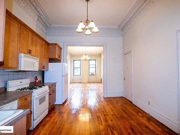 4th image of 270 De Graw St #2