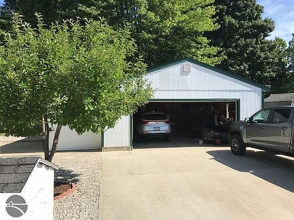 5th image of 4423 Hickory Dr