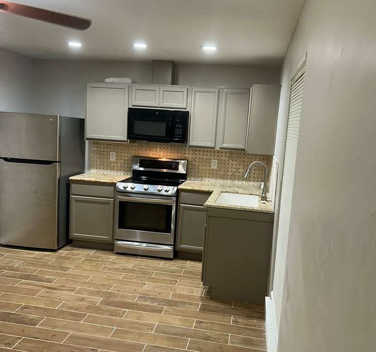 1st image of 7126 Lugary Dr