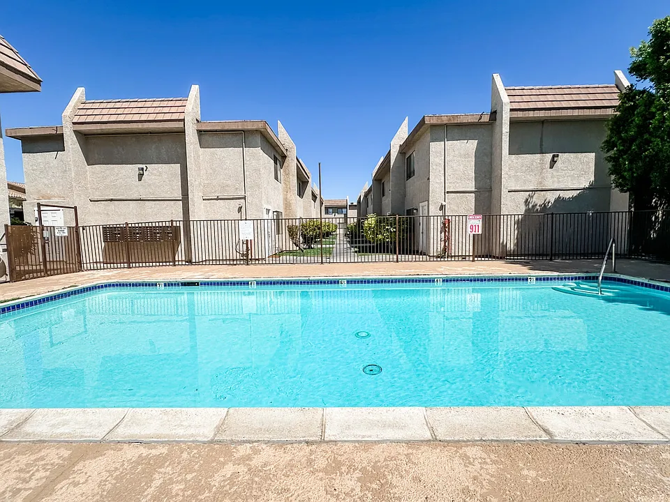 1680 W Barbara Worth Dr #27