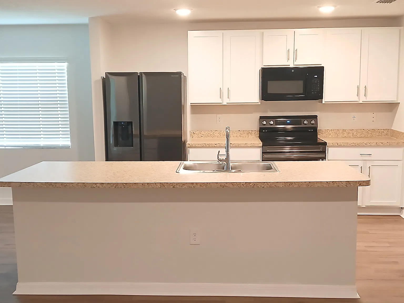 4 bed, 1874 sqft, $2,500 — Photo 3
