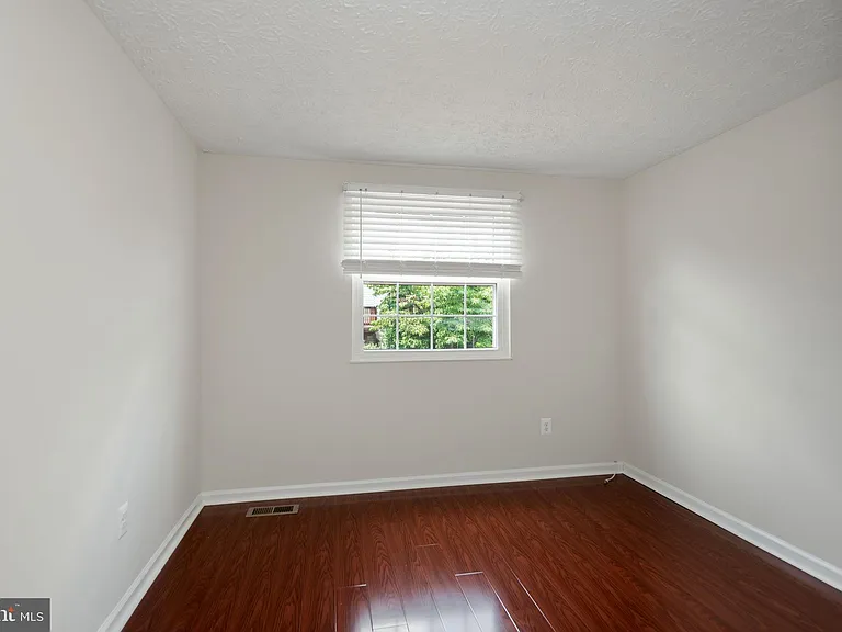 6324 Lightburn Ct — Photo 19