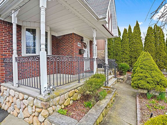 3rd image of 60 Chapin Ave