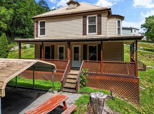 7272 Manns Dr, Radford, VA 24141