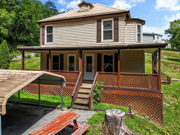 7272 Manns Dr, Radford, VA 24141