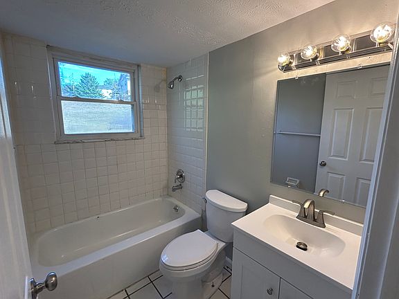 3rd image of 502 Cherry Hill Dr APT E
