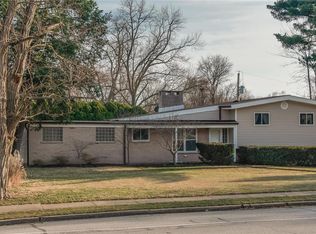 9030 Old Bonhomme Rd, Saint Louis, MO 63132