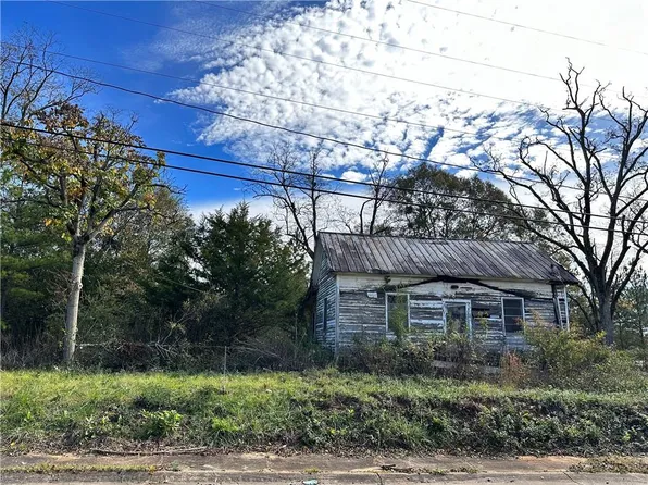 62 Washington Dr, Forsyth, GA 31029
