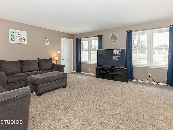 4th image of 4942 W 138th Pl