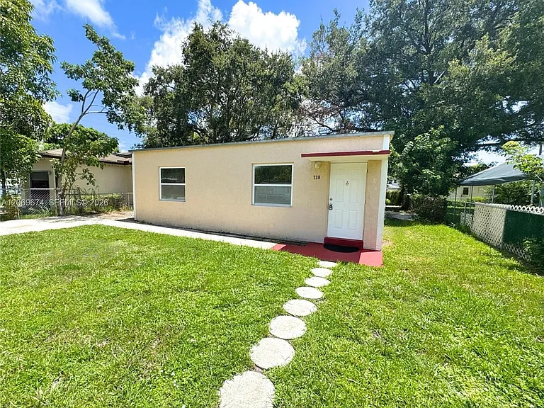 730 NW 15th Ter — Photo 1