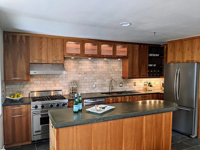 731 Pearl St — Photo 2