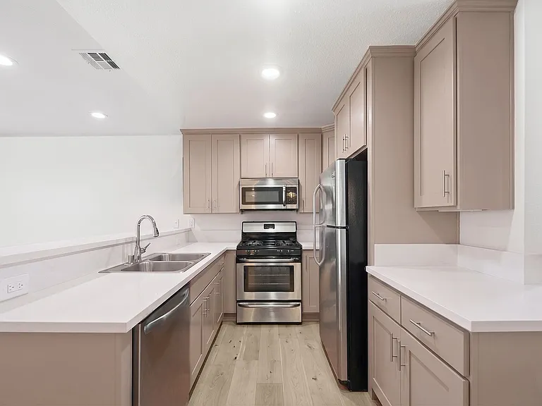 TALA Local at 832 Croft — Photo 3