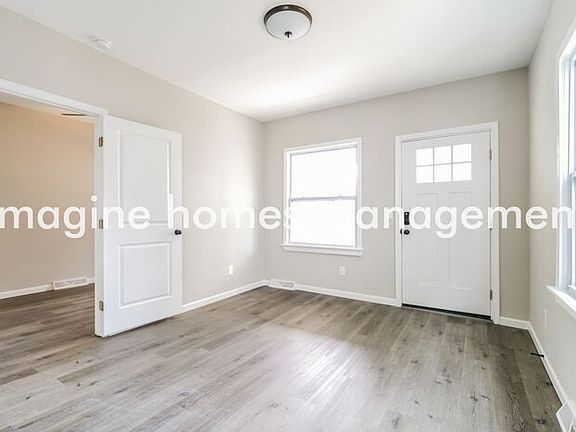 5th image of 2455 Thurman Ave Unit 1