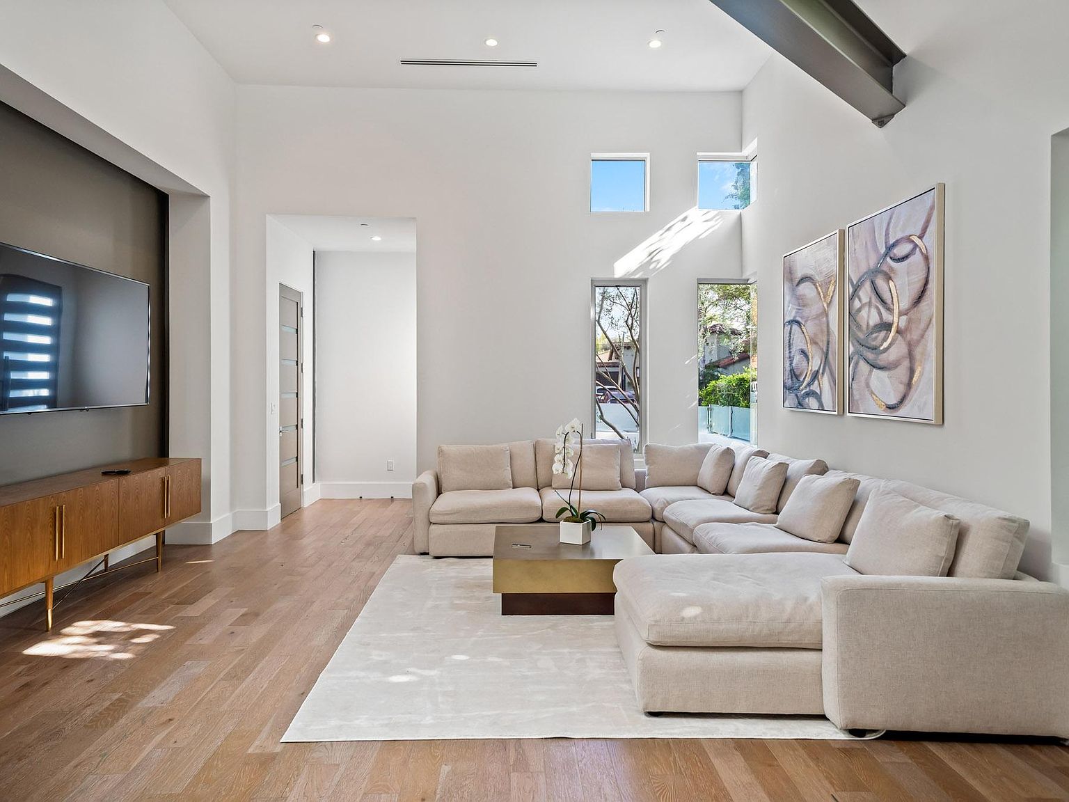 Los Angeles, CA 90048