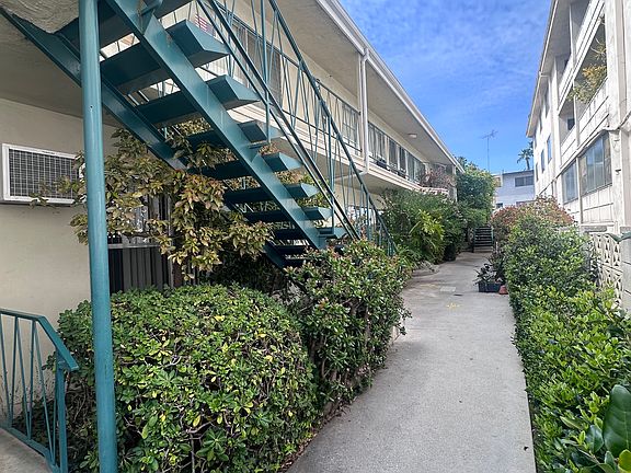 2nd image of 1533 N Hayworth Ave APT 102