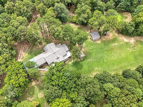 3rd image of 18772 Davis Rd