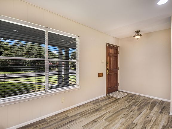 3rd image of 412 Northvalley Dr