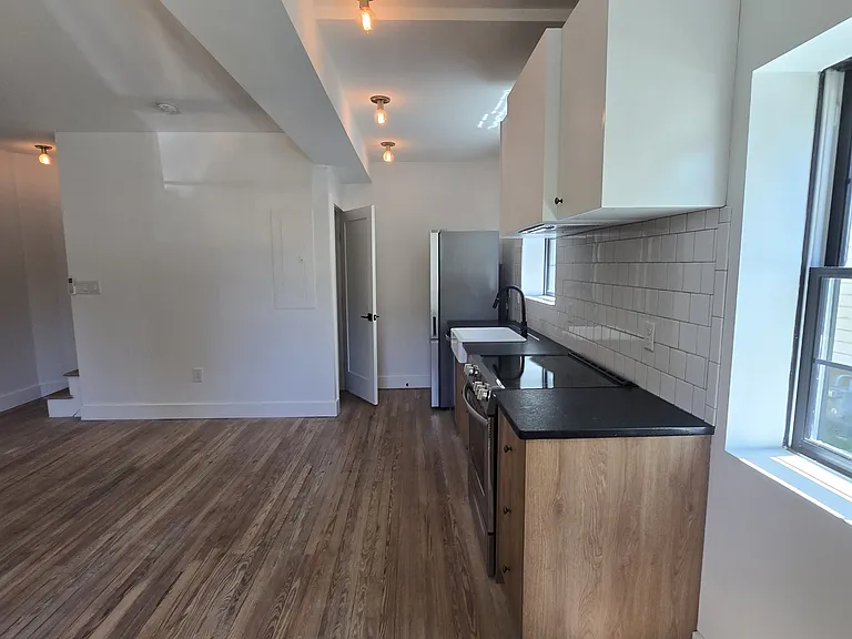 1401 Charles St #B — Photo 4