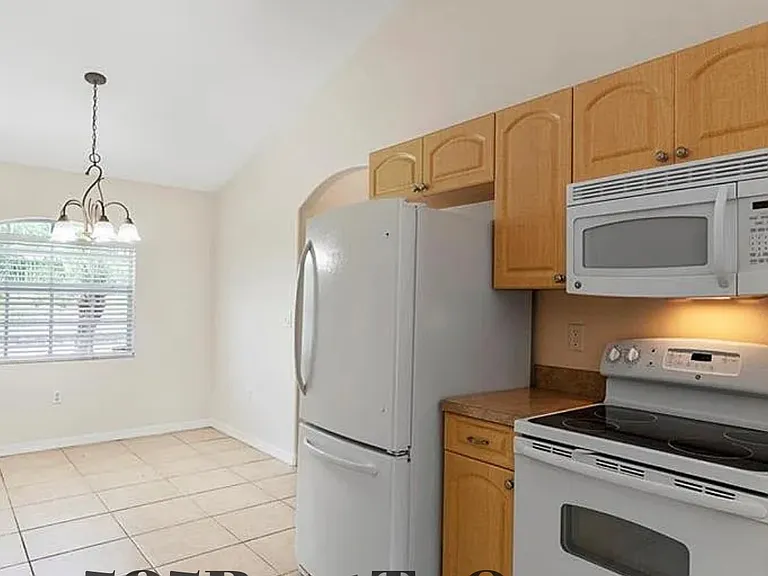 1204 Waycross St — Photo 8