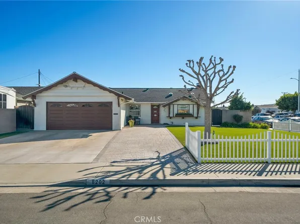 8202 Holland Dr, Huntington Beach, CA 92647