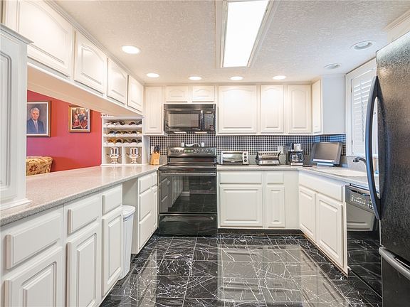 3rd image of 3420 S Fletcher Ave APT 404