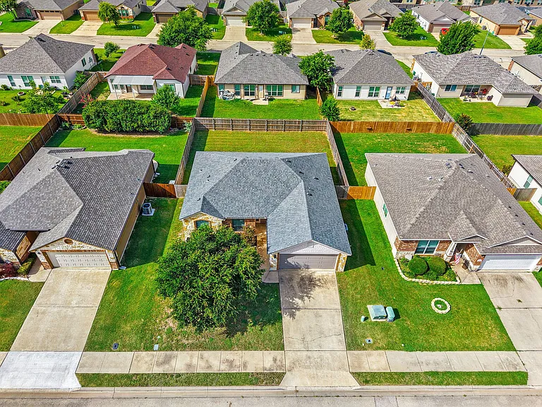 7925 Fieldstone Dr — Photo 32