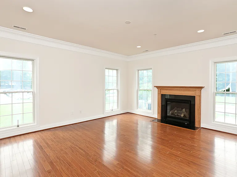 12 Chestnut Woods Dr — Photo 2