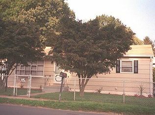 33 Williamsburg Dr, Bridgeport, CT 06606