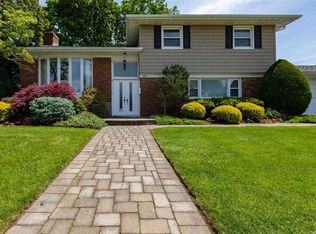1690 Bard Ln, East Meadow, NY 11554
