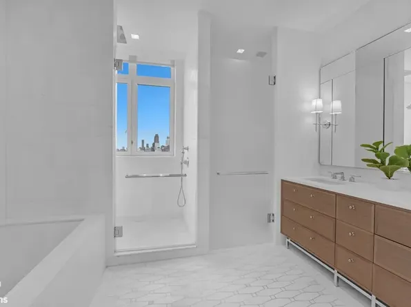 200 East 83rd Street image 10 of 18