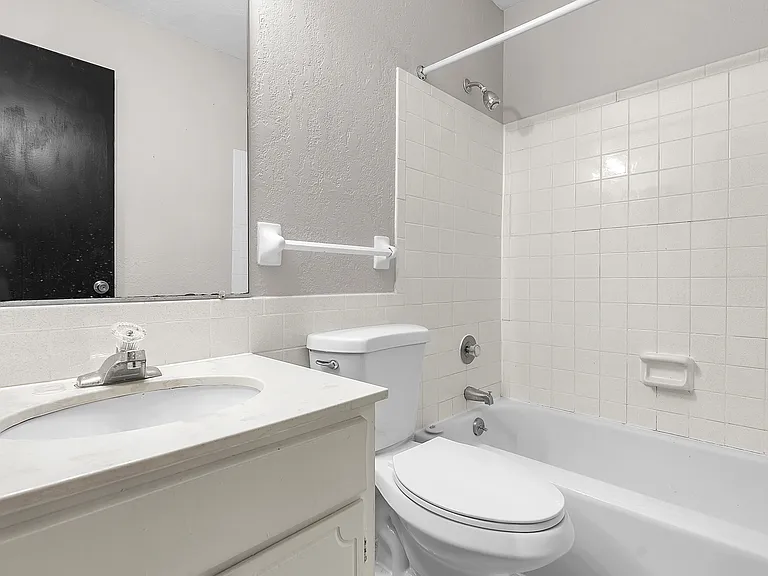 Camelot Place — Photo 9