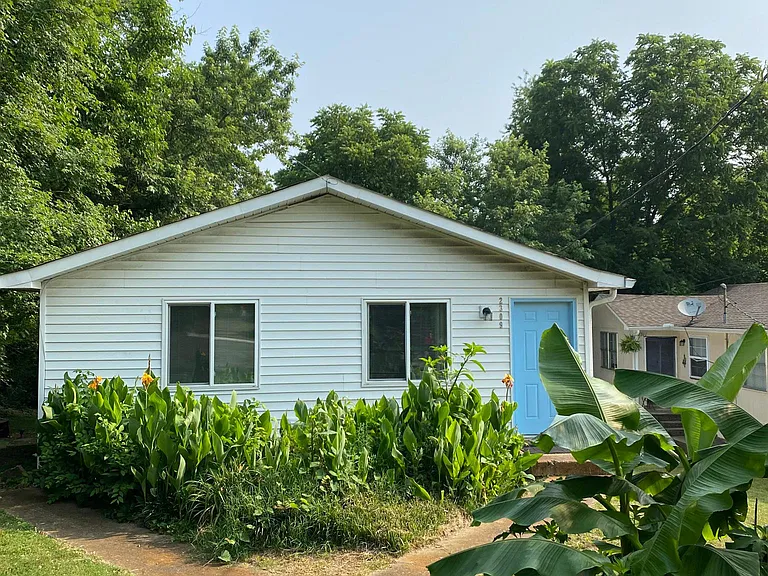 2309 Oak Ct — Photo 1