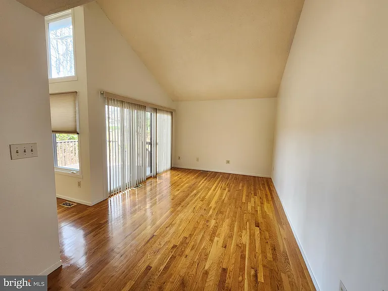 254 Sayre Dr — Photo 8