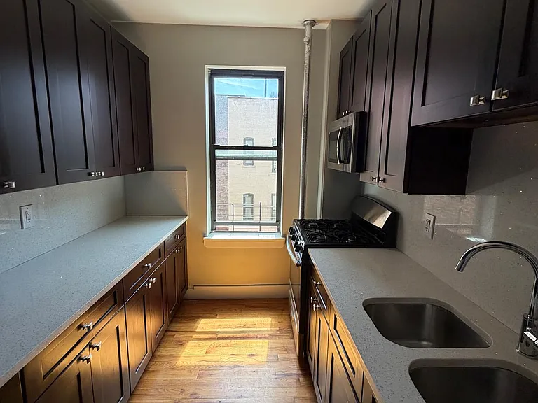 1520 Carroll St #4C — Photo 6