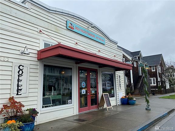 5th image of 202 S Meriweather St