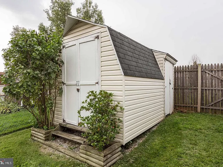 453 Berry Ct — Photo 18
