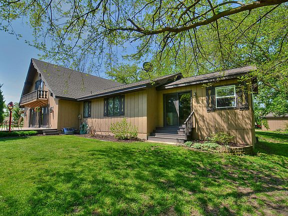 3rd image of 9695 Meadowland Ct