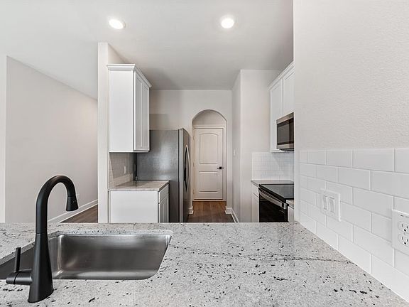 2nd image of 1020 Pecan Pl #1020