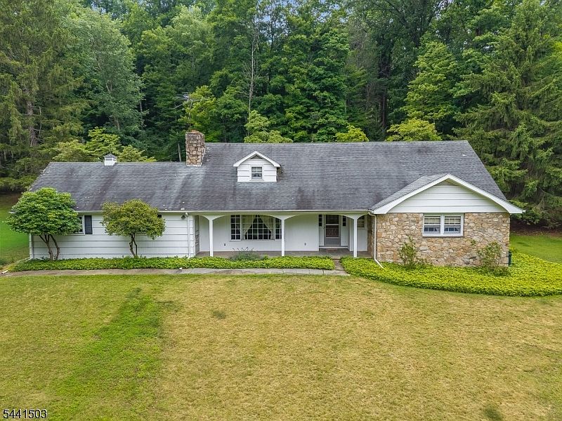 1st image of 213 Maple Ln