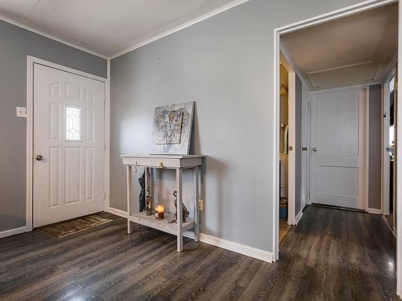 4th image of 412 Eastview Cir