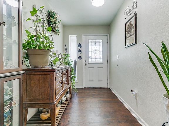 3rd image of 410 Dogwood Dr
