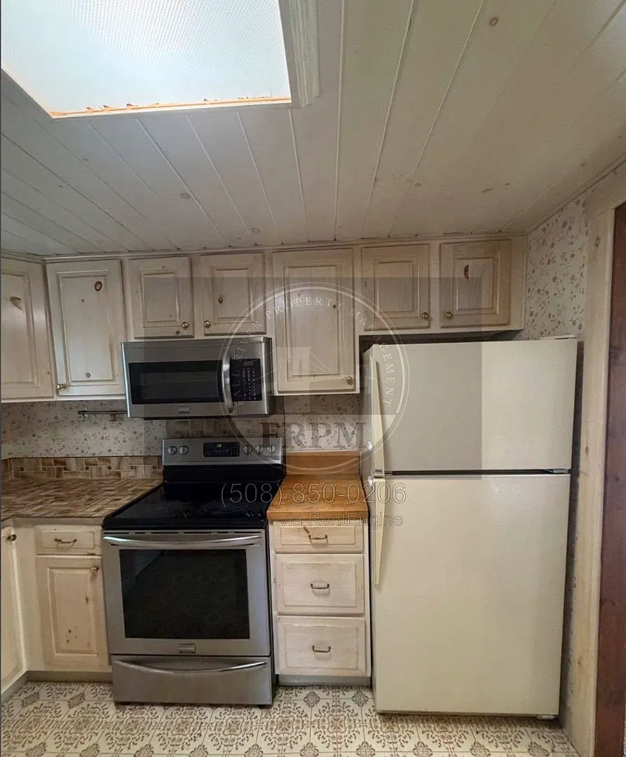3 bed, 2.0 bath, 1407 sqft, $2,800 — Photo 3