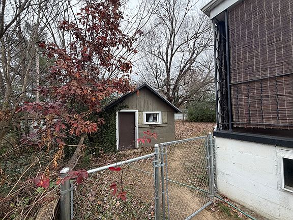 3rd image of 1751 Pexton Ave