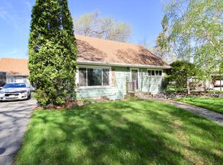 1714 Plumtree Rd N, Fargo, ND 58102